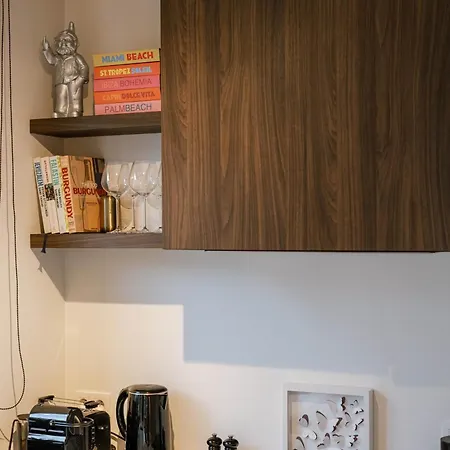 Huswell - Stylish On Location Apartment